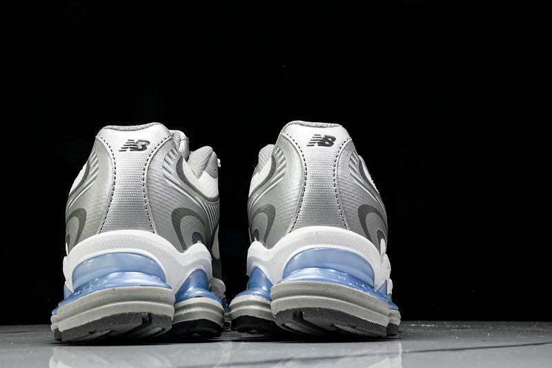 New Balance 2000 Sneakers