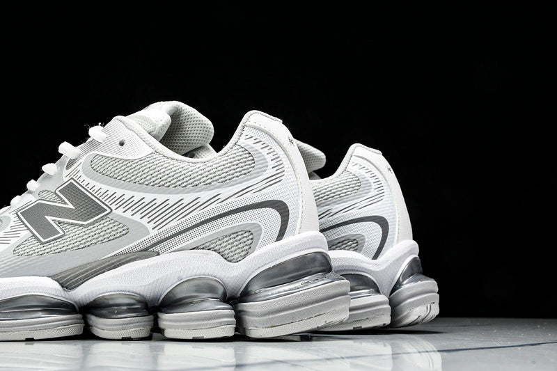New Balance 2000 Sneakers