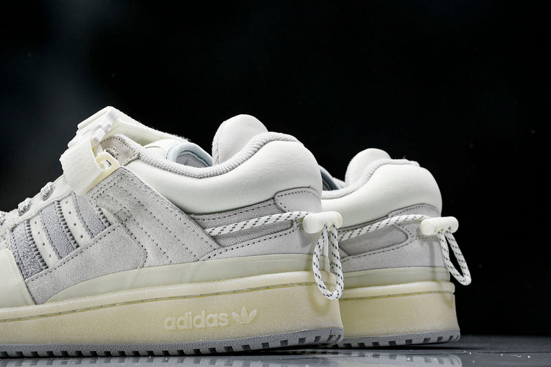 Tênis Adidas x Bad Bunny