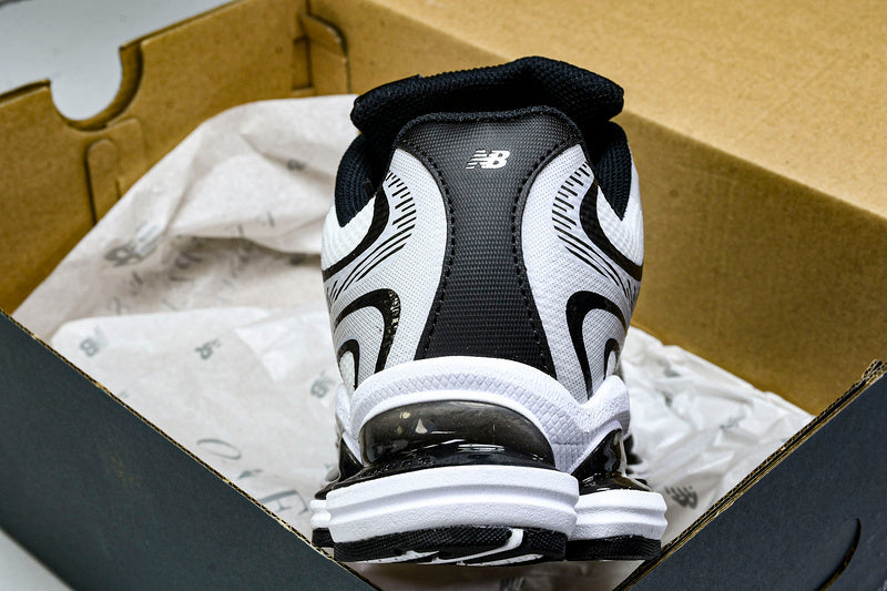 New Balance 2000 Sneakers