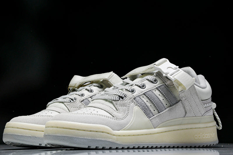 Tênis Adidas x Bad Bunny