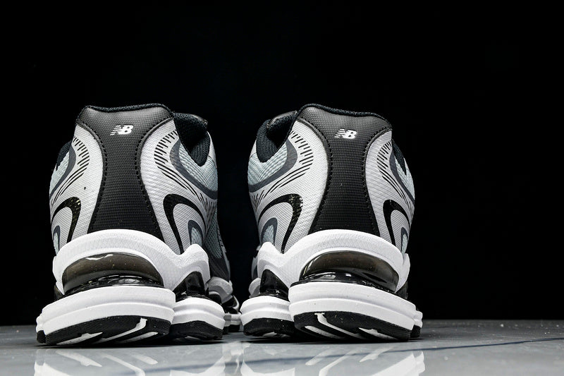 New Balance 2000 Sneakers