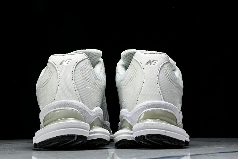 New Balance 2000 Sneakers