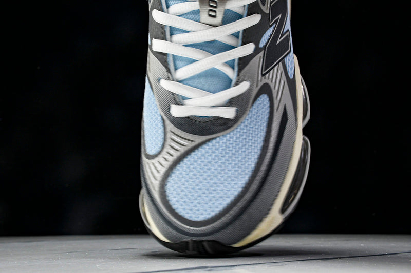 New Balance 2000 Sneakers