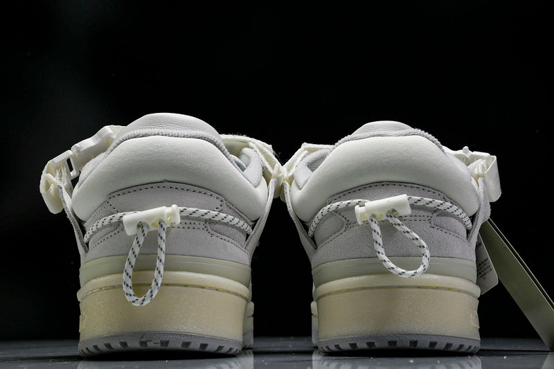 Tênis Adidas x Bad Bunny