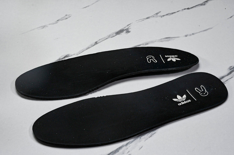 Tênis Adidas x Bad Bunny