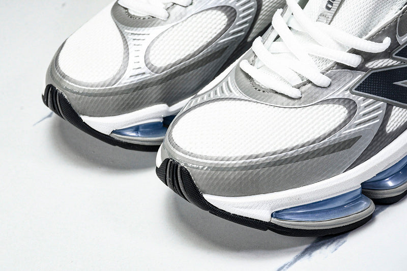 New Balance 2000 Sneakers