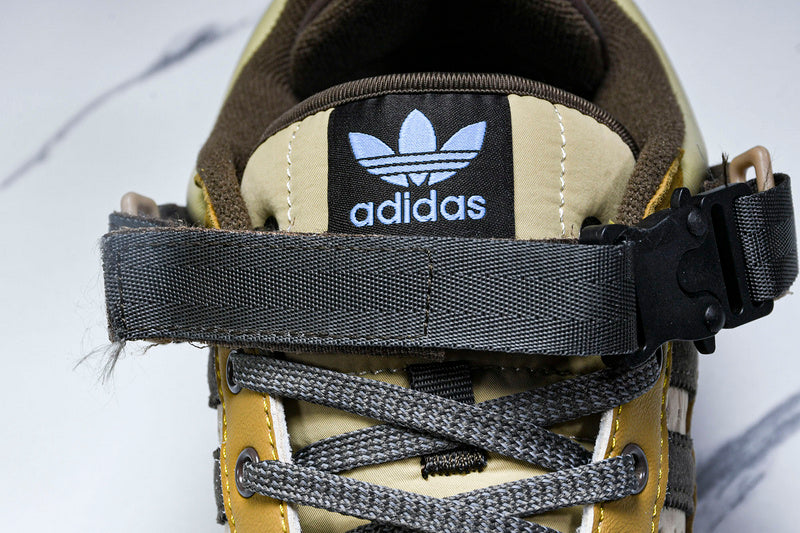 Tênis Adidas x Bad Bunny