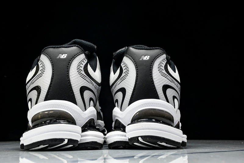 New Balance 2000 Sneakers