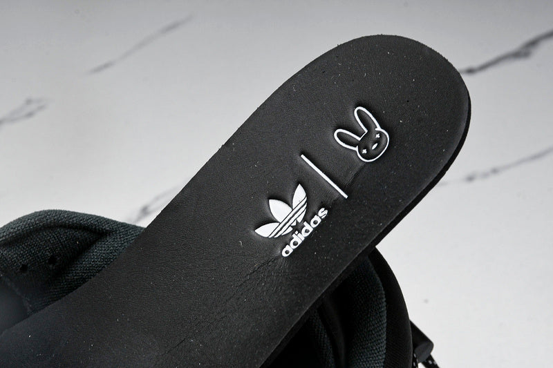 Tênis Adidas x Bad Bunny