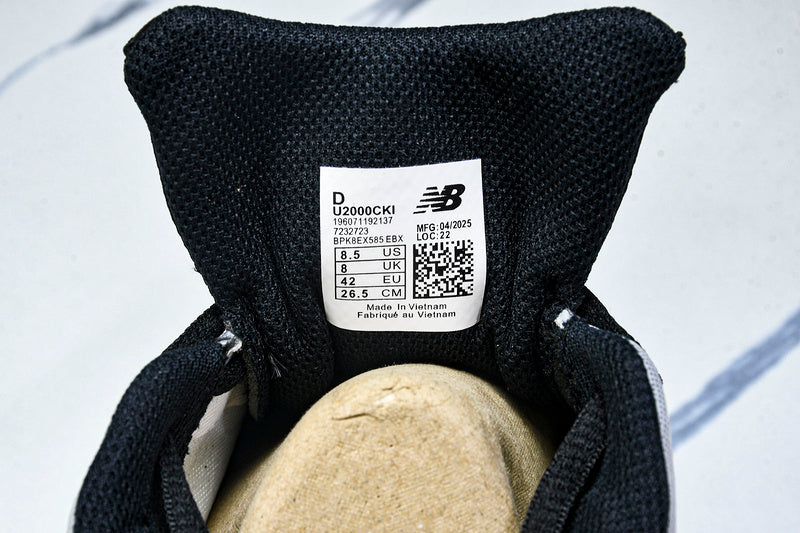 New Balance 2000 Sneakers