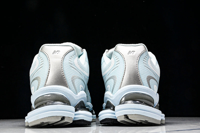 New Balance 2000 Sneakers