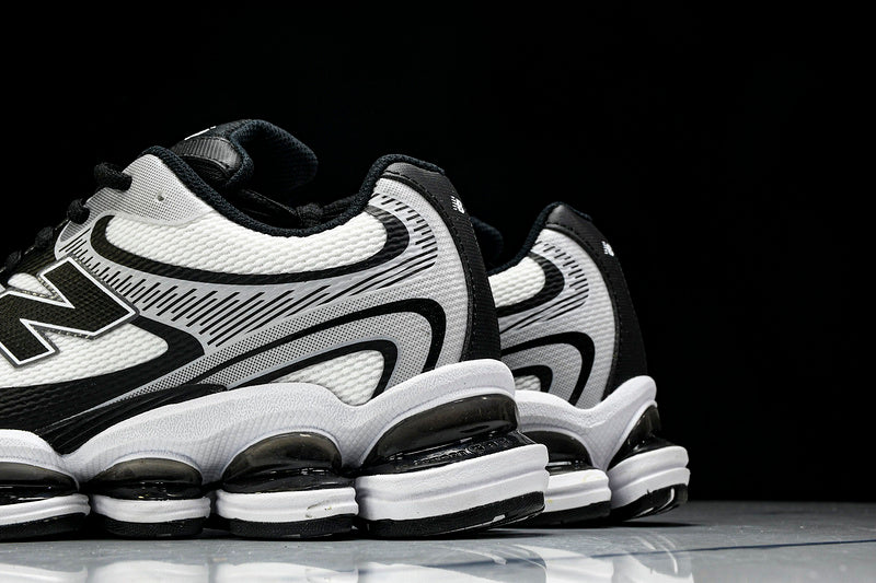 New Balance 2000 Sneakers