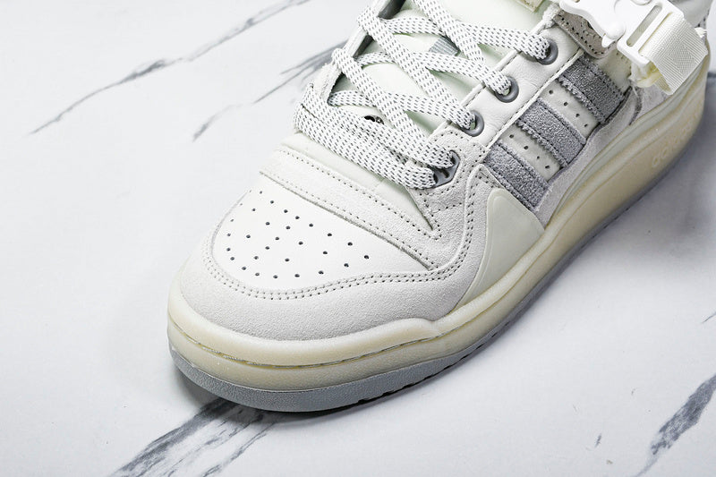 Tênis Adidas x Bad Bunny