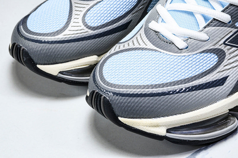 New Balance 2000 Sneakers