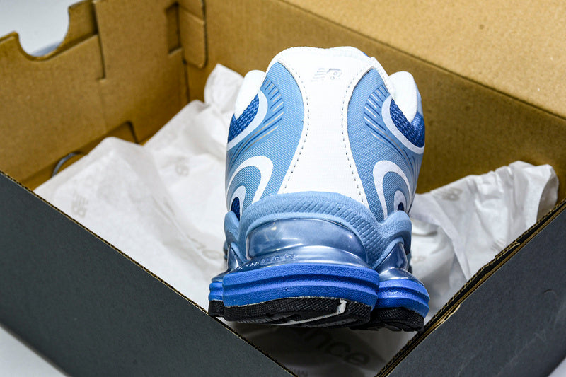 New Balance 2000 Sneakers