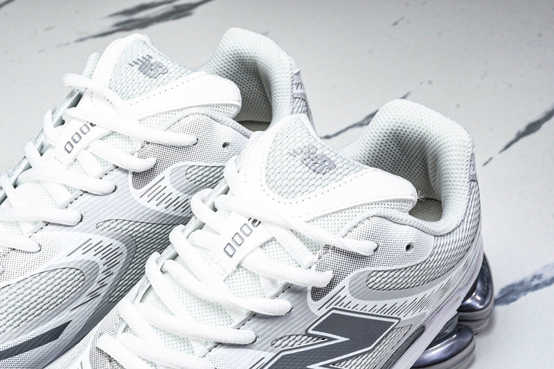 New Balance 2000 Sneakers