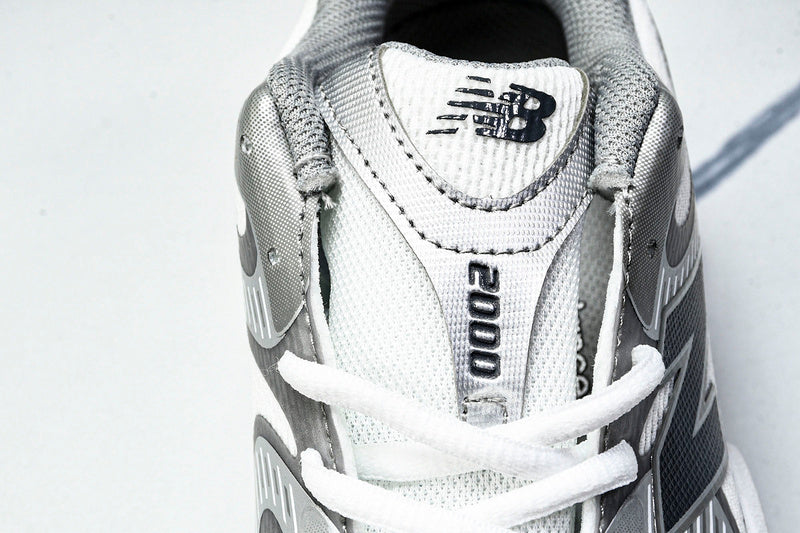 New Balance 2000 Sneakers