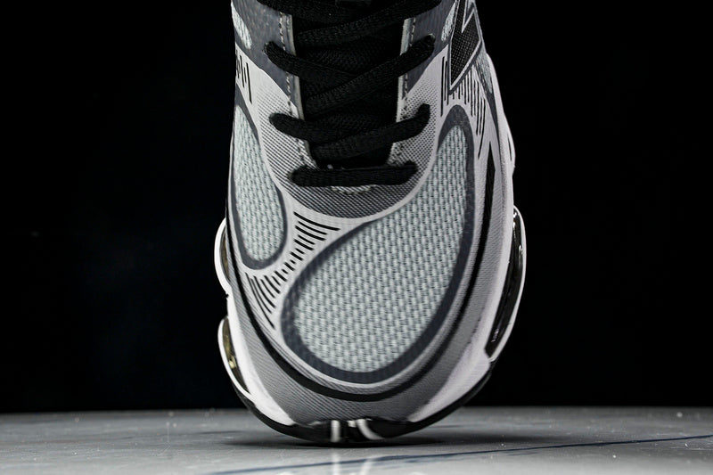 New Balance 2000 Sneakers
