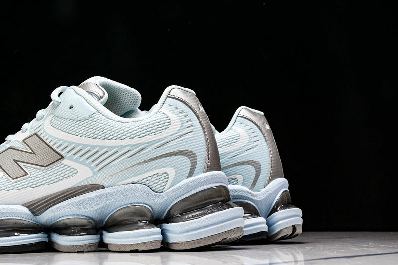 New Balance 2000 Sneakers