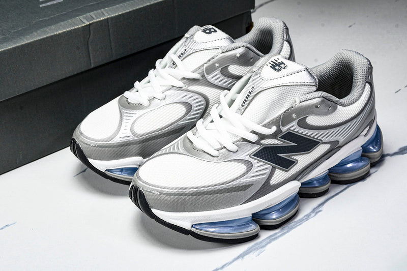 New Balance 2000 Sneakers