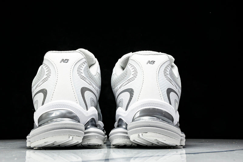 New Balance 2000 Sneakers