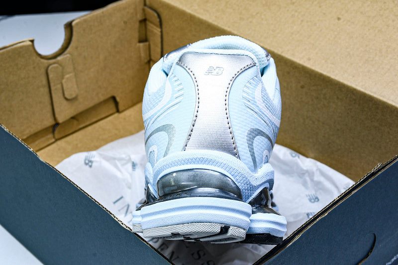 New Balance 2000 Sneakers