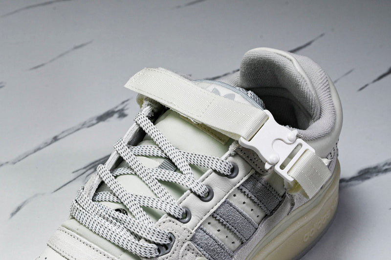Tênis Adidas x Bad Bunny