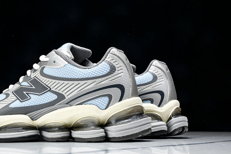 New Balance 2000 Sneakers