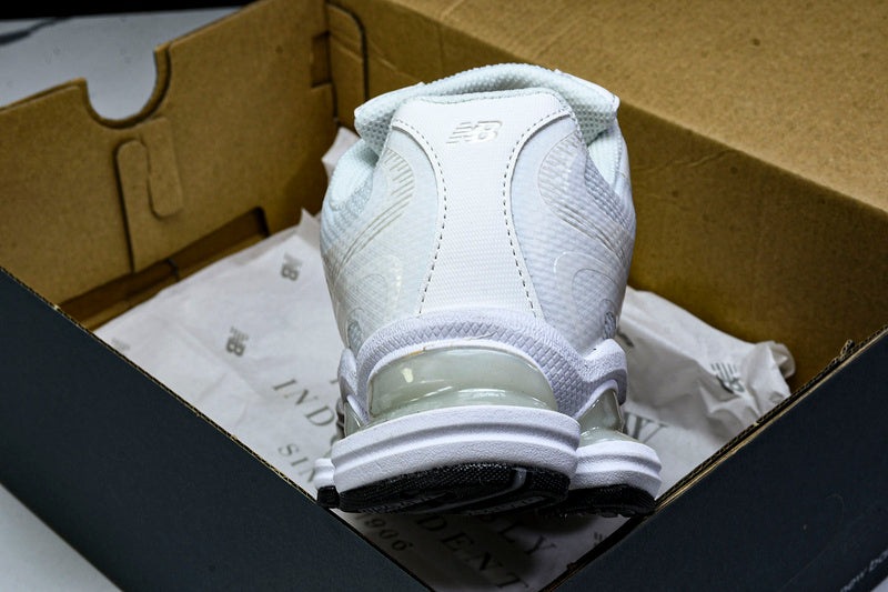 New Balance 2000 Sneakers