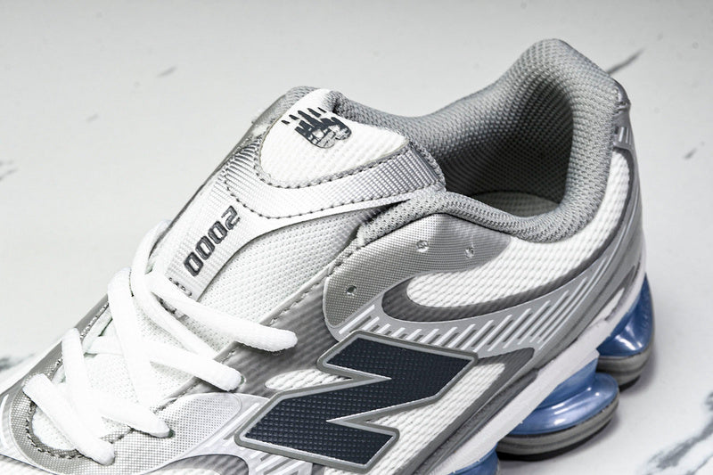 New Balance 2000 Sneakers