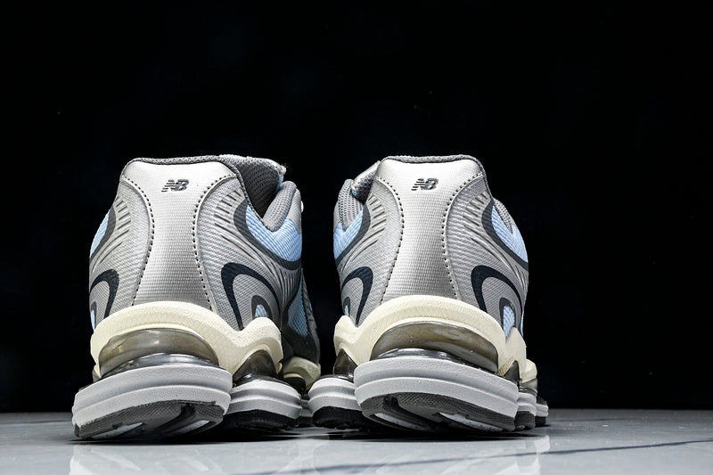 New Balance 2000 Sneakers