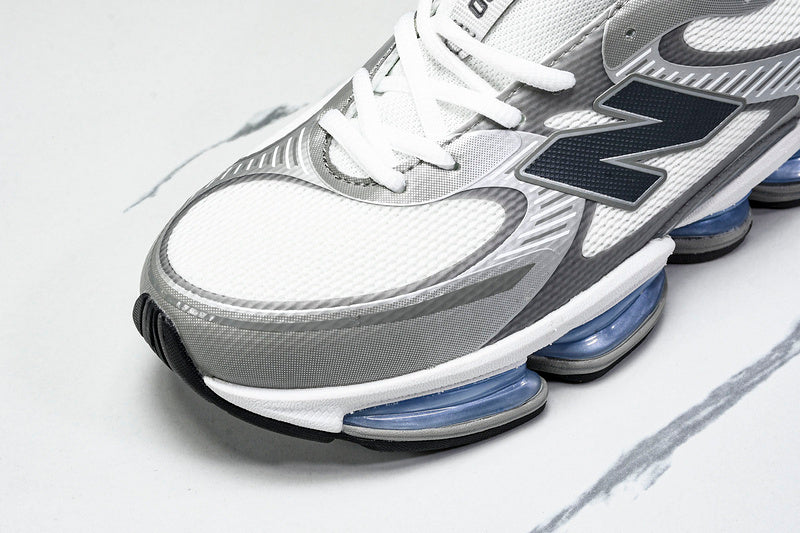 New Balance 2000 Sneakers