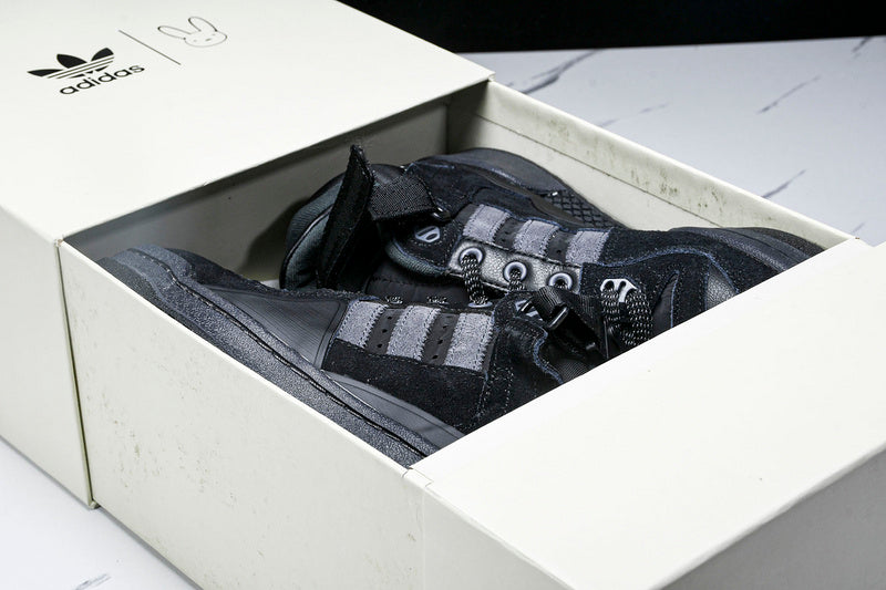 Tênis Adidas x Bad Bunny