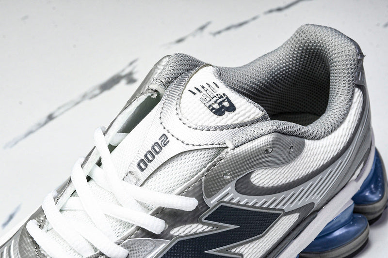 New Balance 2000 Sneakers