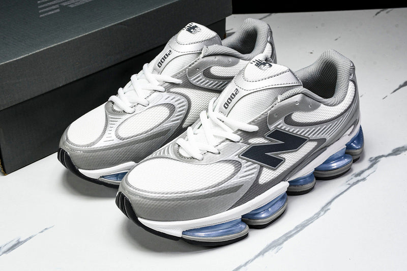 New Balance 2000 Sneakers