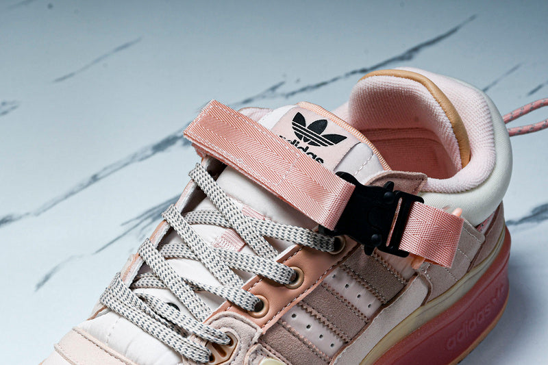Tênis Adidas x Bad Bunny