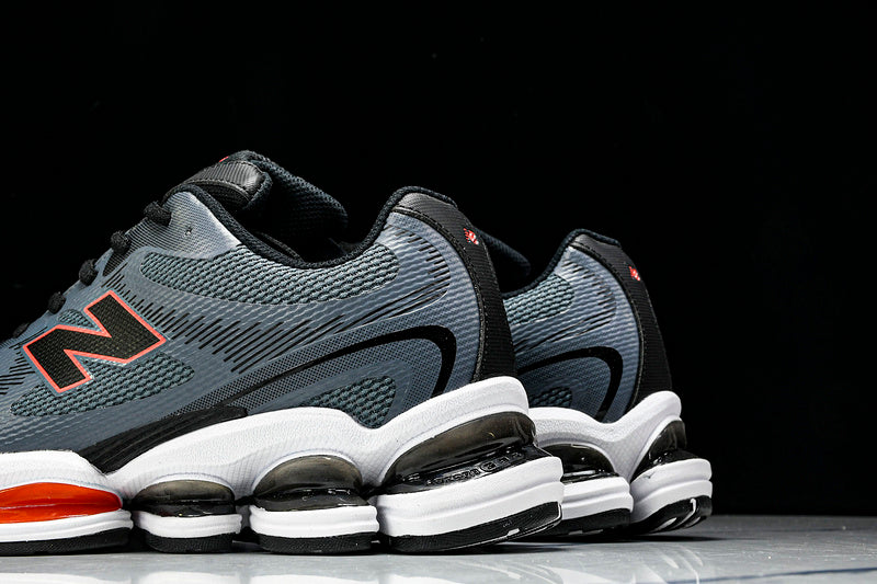 New Balance 2000 Sneakers