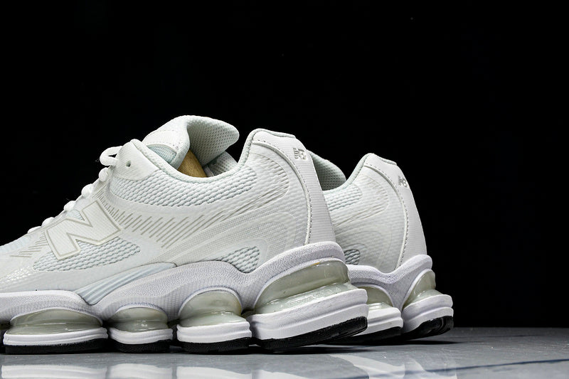 New Balance 2000 Sneakers