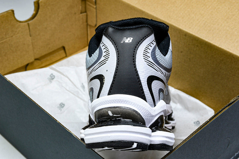 New Balance 2000 Sneakers