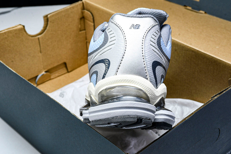 New Balance 2000 Sneakers