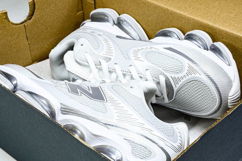 New Balance 2000 Sneakers