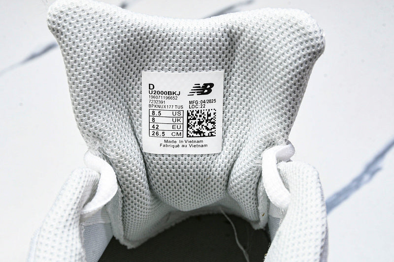 New Balance 2000 Sneakers