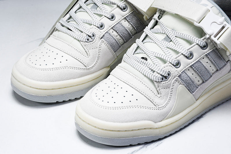 Tênis Adidas x Bad Bunny
