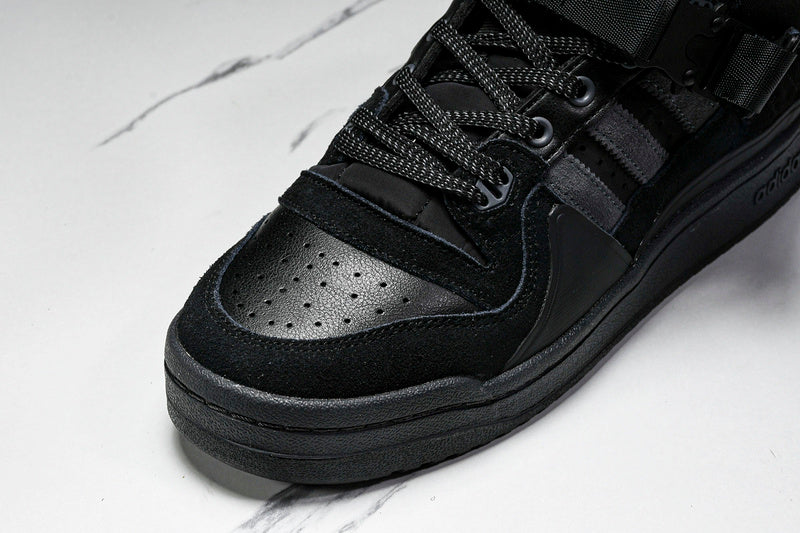 Tênis Adidas x Bad Bunny