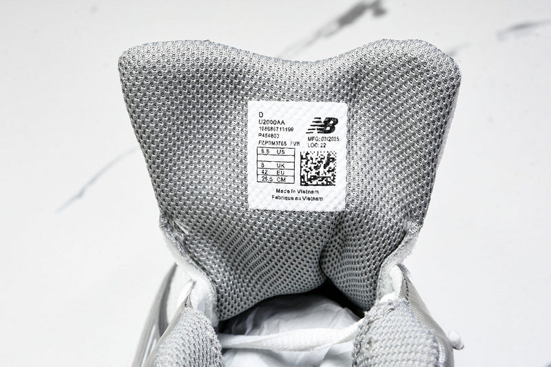 New Balance 2000 Sneakers