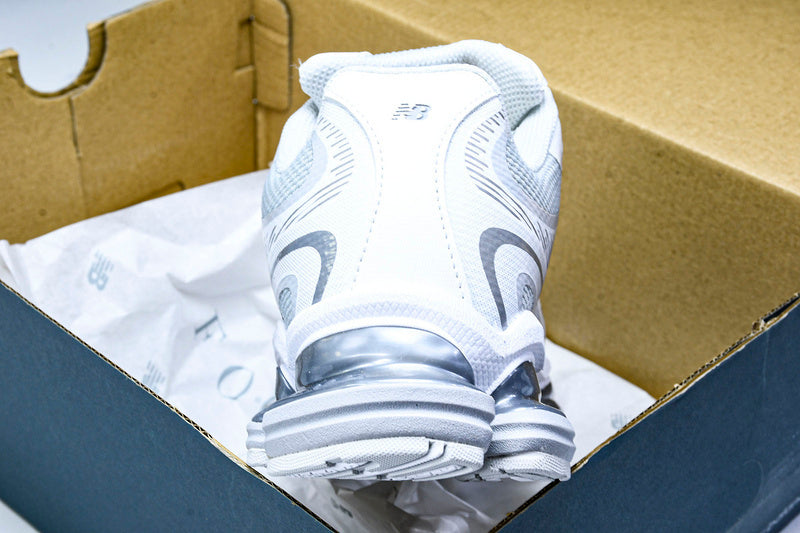 New Balance 2000 Sneakers