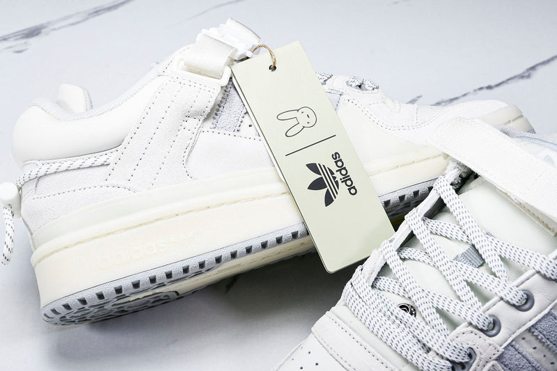 Tênis Adidas x Bad Bunny